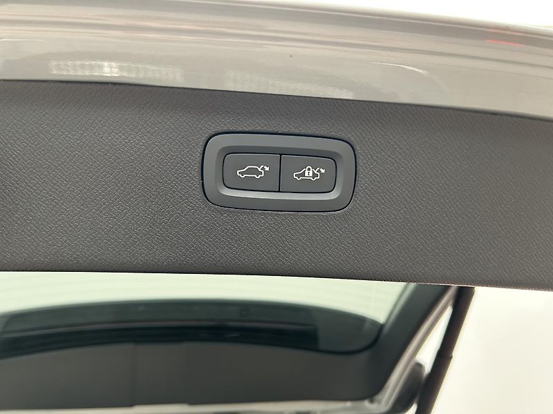 Volvo XC90 2.0  B5 4x4 Plus - fotka 25 z 30