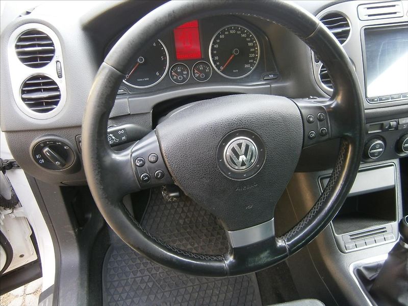 Volkswagen Tiguan 2,0 TDI 4 MOTION 125 KW - fotka 14 z 19