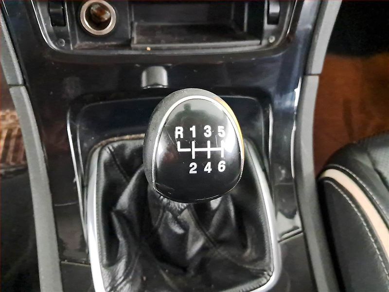 Ford Mondeo (2012) 1.6 EcoBoost, Xenony, Tempomat - fotka 13 z 16