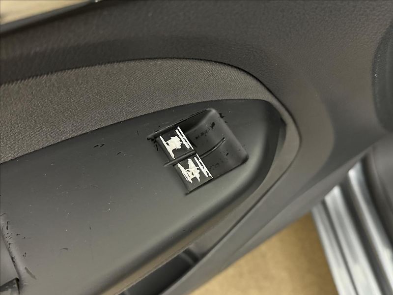 Volkswagen Touran 1,6 i 75kW AC NOVÉ PRAHY APOD. - fotka 20 z 29