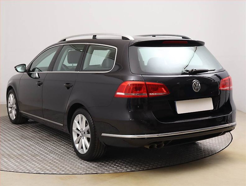 Volkswagen Passat (2012) 2.0 TDI, Serv.kniha, Xenony - fotka 4 z 20