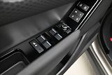 Land Rover Range Rover Velar 2,0 D200 150 kW R-Dynamic AWD - náhled 24