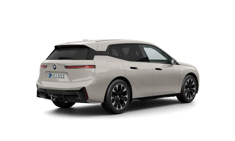 BMW iX xDrive45 - fotka 2 z 4
