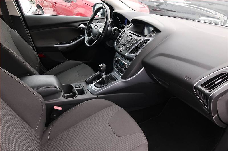 Ford Focus (2013) 2.0 TDCi, Navi, Tempomat - fotka 9 z 19