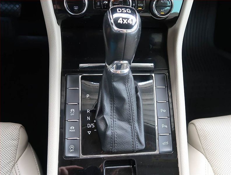 Škoda Superb (2017) Laurin&Klement 2.0 TSI, 4X4 - fotka 13 z 27