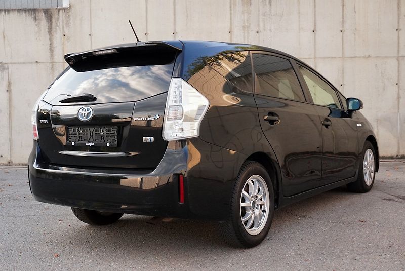 Toyota Prius 1.8 HYBRID 7míst - fotka 13 z 34