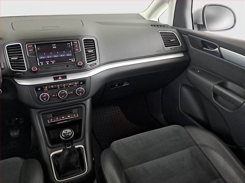 Volkswagen Sharan (2014) Highline 2.0 TDI, 4X4, Kůže - fotka 8 z 19