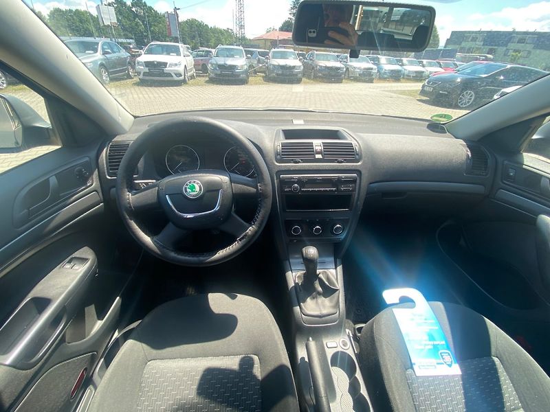Škoda Octavia (2009) KOMBI 1.6 MPi - fotka 7 z 31