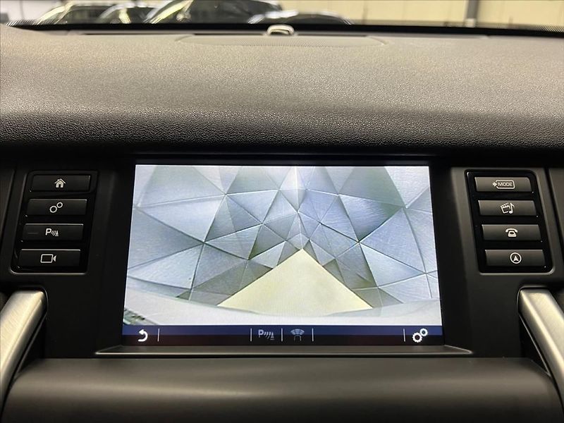 Land Rover Discovery TD4 180k 4WD, KAMERA, NAVI, 7S - fotka 15 z 24