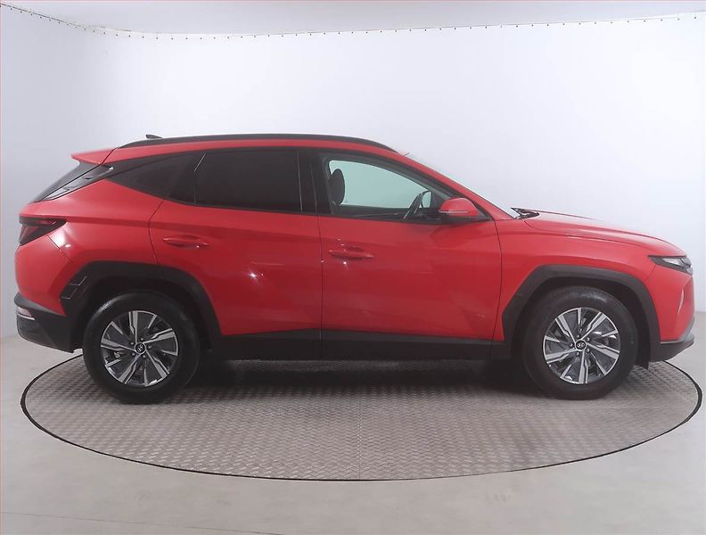 Hyundai Tucson (2022) Family 1.6 T-GDI - fotka 6 z 15
