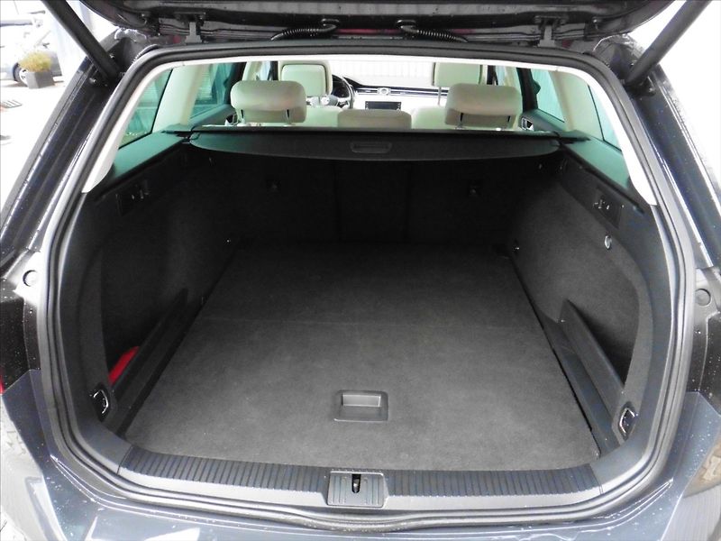 Volkswagen Passat Variant 1,4 TSi Comfortline - fotka 14 z 14