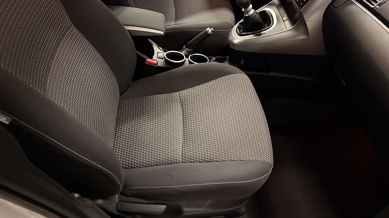 Toyota Verso (2014) 2.0DID,ČR,7 MÍST,2 MAJITEL - fotka 27 z 32
