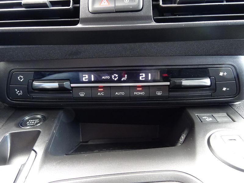 Peugeot Rifter (2026) GT BlueHDi 130 S&S EAT8 - fotka 36 z 43