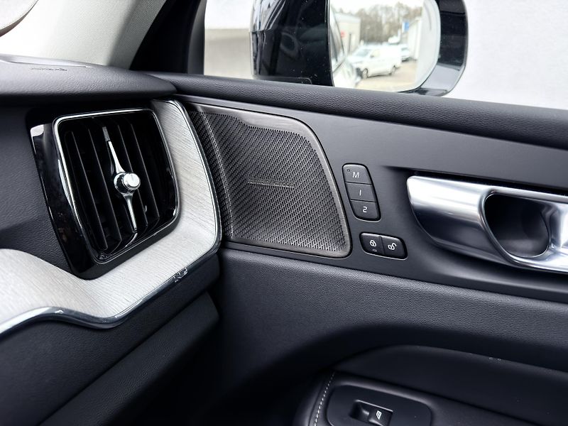 Volvo XC60 B5 AWD PLUS DARK /ventil. sed. - fotka 25 z 48
