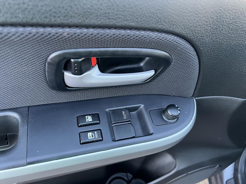 Suzuki Grand Vitara 2,4i 122KW,4x4+UZÁVĚRKA,DIGIKL - fotka 26 z 38