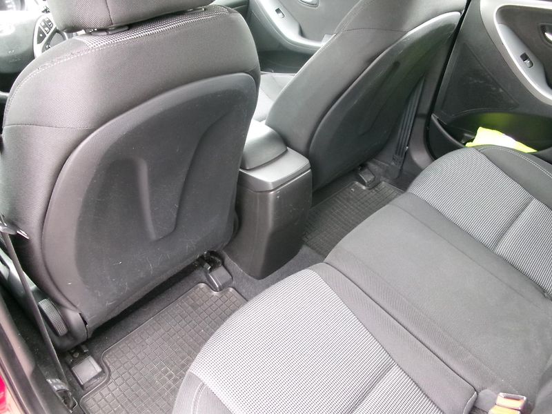 Hyundai i30 (2012) 1,6 16V KLIMA TEMP ČR - fotka 11 z 26