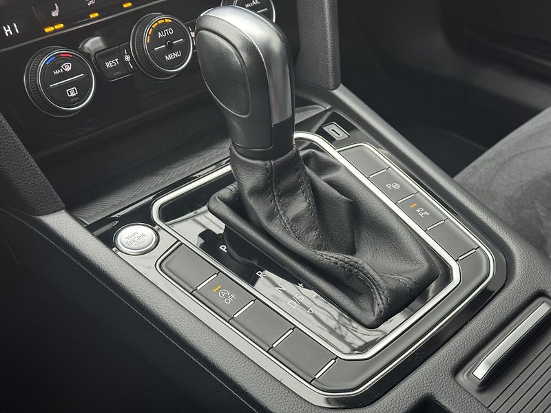 Volkswagen Passat (2020) 1.5TSi DSG Elegance, ČR, 360° - fotka 37 z 46