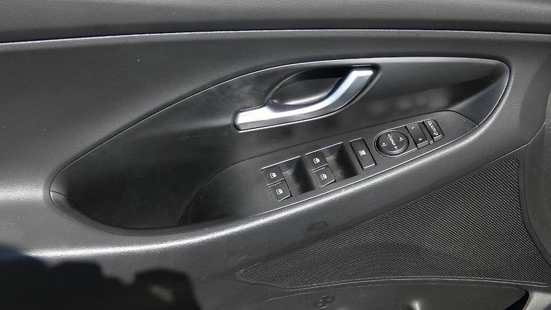Hyundai i30 Kombi 1.5 T-GDI mHEV Family Co - fotka 9 z 22
