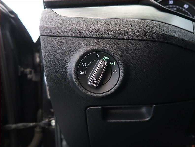 Škoda Superb (2015) Style 2.0 TDI, Automat, Kůže - fotka 26 z 27