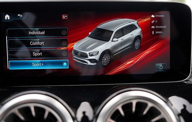 Mercedes-Benz GLB 35 AMG 4Matic/310 PS/ČR - fotka 41 z 49