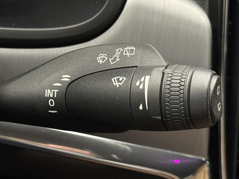 Volvo V90 D4 MOMENTUM PRO POLESTAR AUT - fotka 30 z 47