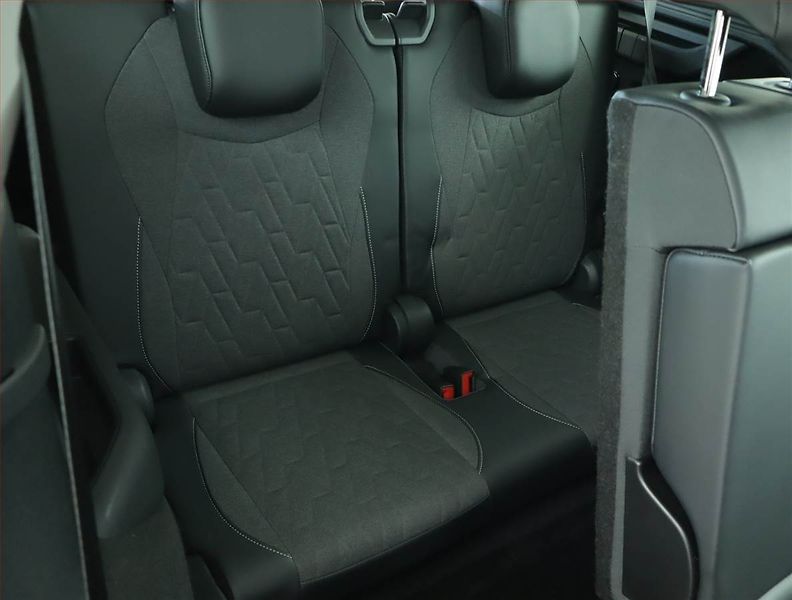 Volkswagen Tayron (2025) 1.5 eTSI - fotka 16 z 19