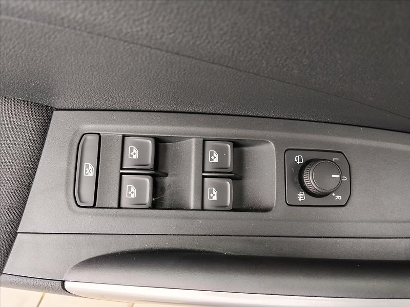 Škoda Fabia 1,0   Top Selection 1.0 TSI 85 - fotka 14 z 29