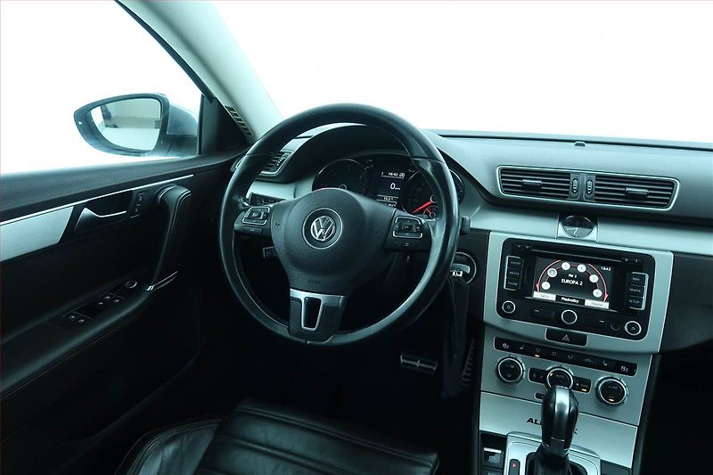 Volkswagen Passat (2013) 2.0 TDI, 4X4, Automat, Navi - fotka 7 z 26