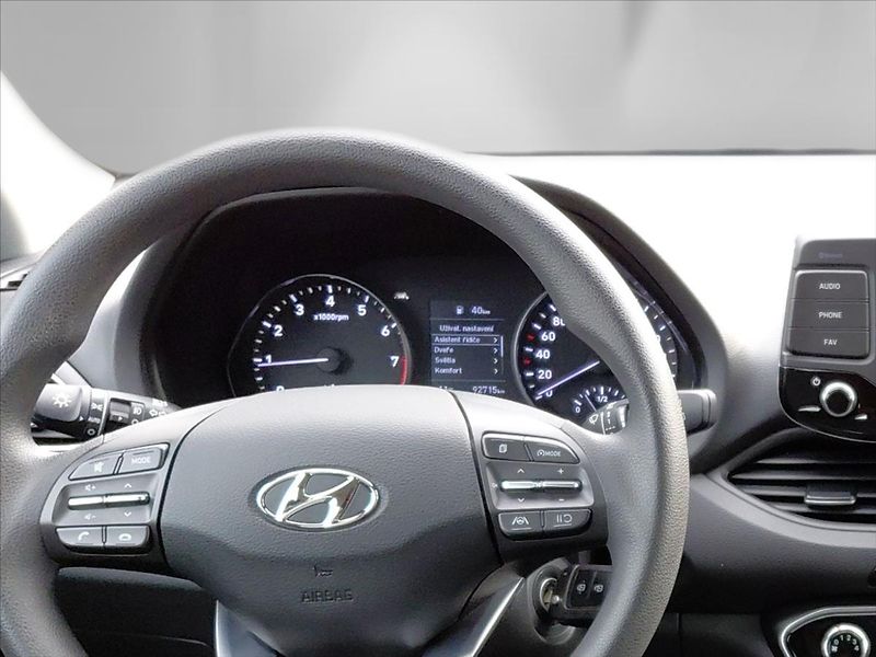 Hyundai i30 1,5   1.5 Start Plus - fotka 12 z 22