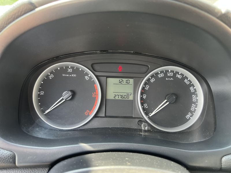 Škoda Roomster 1.9TDI 77KW,SCOUT,DIGI,PANORAM - fotka 35 z 41