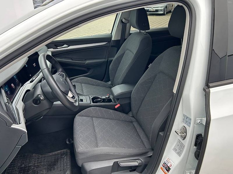 Volkswagen Golf Life 6G 1,0TSi - fotka 6 z 24