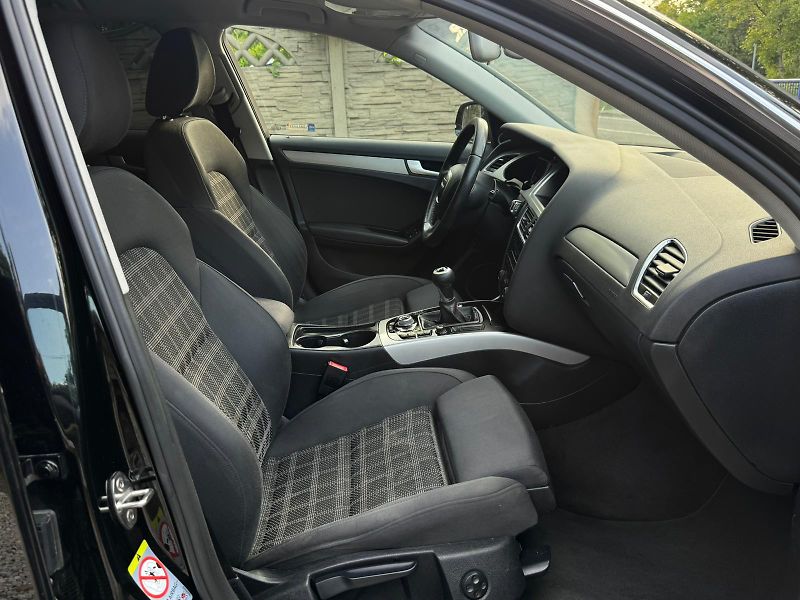 Audi A4 (2012) 2.0TDi ČR VÝBAVA SERVIS ČIDLA - fotka 20 z 26