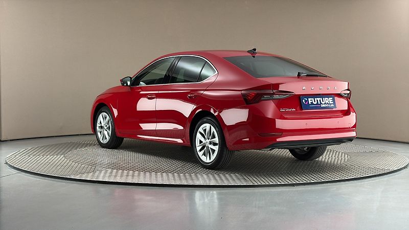 Škoda Octavia 2.0 TDI Style - fotka 2 z 26