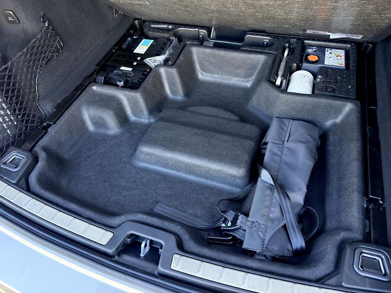 Volvo XC60 B5 AWD // PLUS DARK + sada kol - fotka 13 z 44