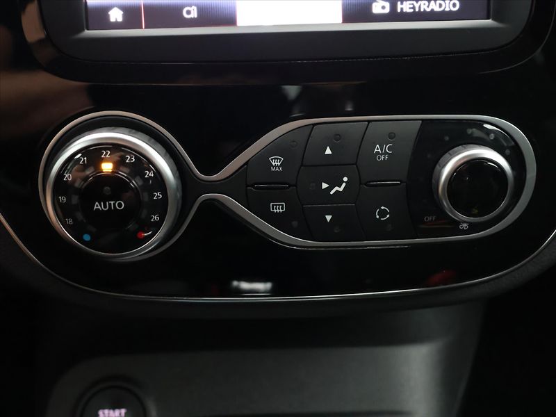Renault Captur 1,3 TCe 96kW Intens LED Navi - fotka 24 z 34