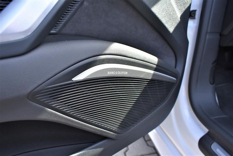 Audi TT 1.8TFSI S-Line Cabrio,B&O - fotka 17 z 50