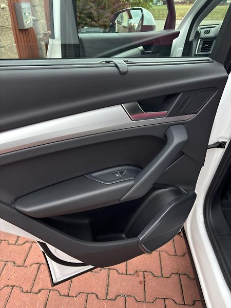 Audi Q5 (2023) 2.0 55TFSI e 220kW 4x4 - fotka 9 z 25
