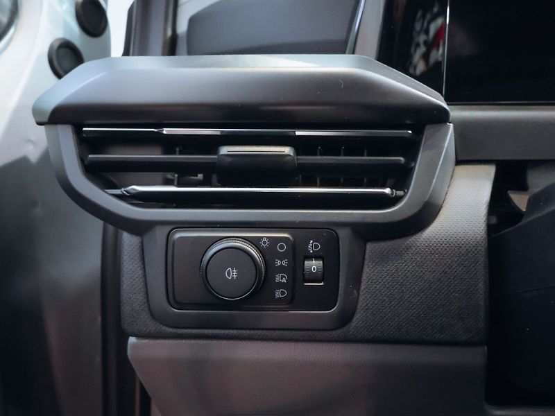 Ford Tourneo Custom 2.0 EcoBlue Titanium X - fotka 11 z 34