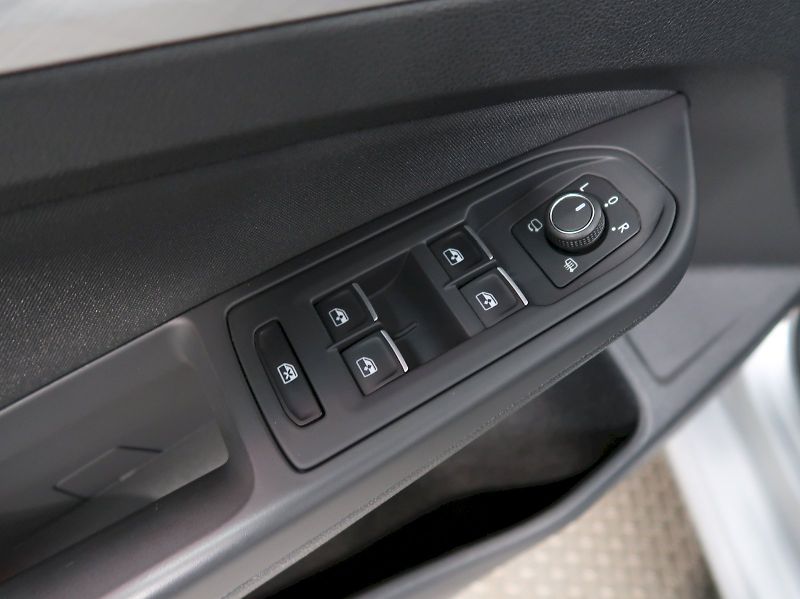 Volkswagen Golf (2021) LIFE 2.0TDI 85KW - fotka 36 z 38