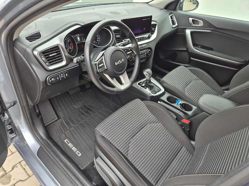Kia Ceed (2025) SW TOP+Busines 1.5TGD-i 103kW - fotka 10 z 35