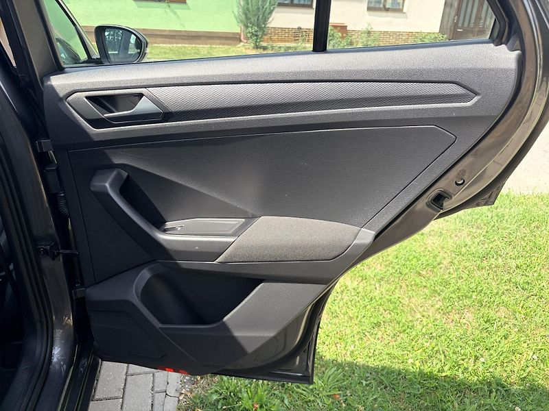 Volkswagen T-Roc 1.0TSI LED VIRTUAL REZERVACE - fotka 43 z 47