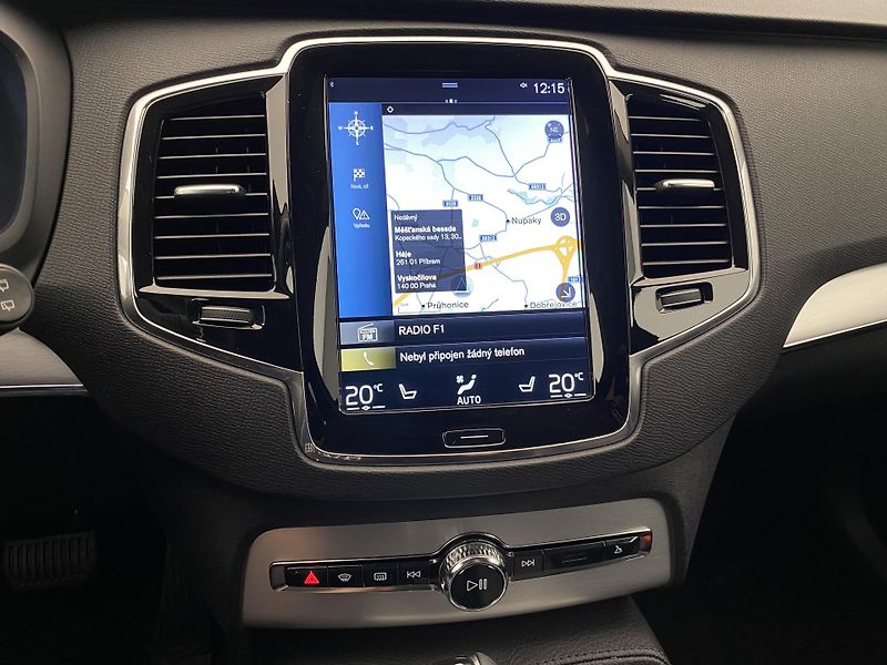 Volvo XC90 D5 AWD MOMENTUM AUT REZERVACE - fotka 38 z 46