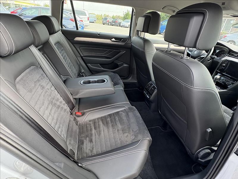 Volkswagen Passat 2,0 TDi140kW,Matrix,ACC,Kamera - fotka 38 z 45