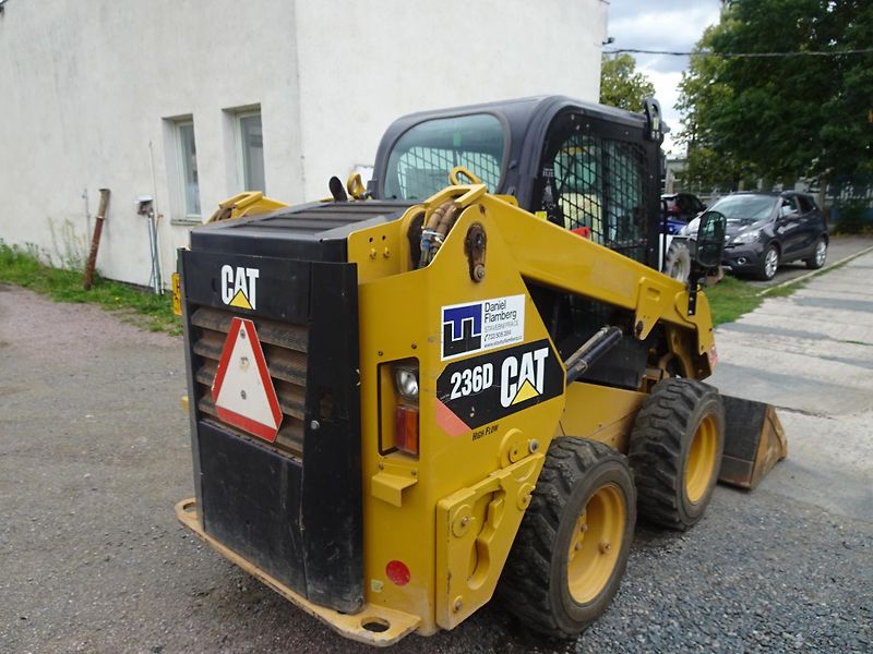 Caterpillar (2015) 236D - fotka 6 z 11