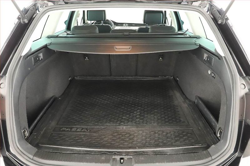 Volkswagen Passat (2016) 2.0 TDI, Automat, Navi - fotka 16 z 17