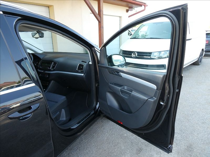 Volkswagen Sharan 2,0 TDi DSG STYLE serviska - fotka 25 z 48