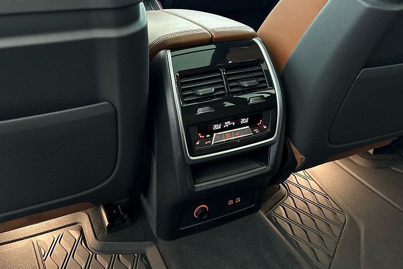 BMW X7 M50i - fotka 30 z 31