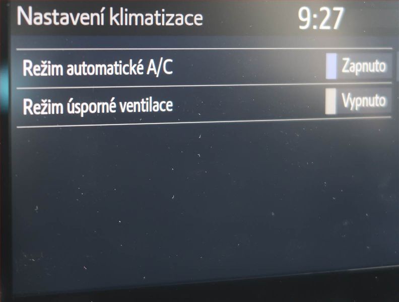 Toyota Corolla (2019) Style 1.8 Hybrid, Automat - fotka 22 z 23
