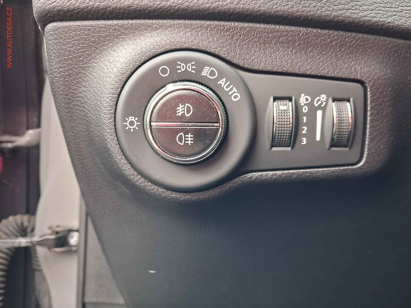 Jeep Compass (2019) 1.4 MultiAir 4X4, Limited - fotka 18 z 22