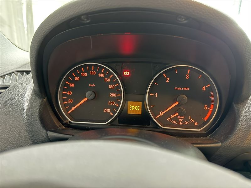BMW Řada 1 2,0   D 105 kW ZADNÍ ČIDLA - fotka 9 z 19